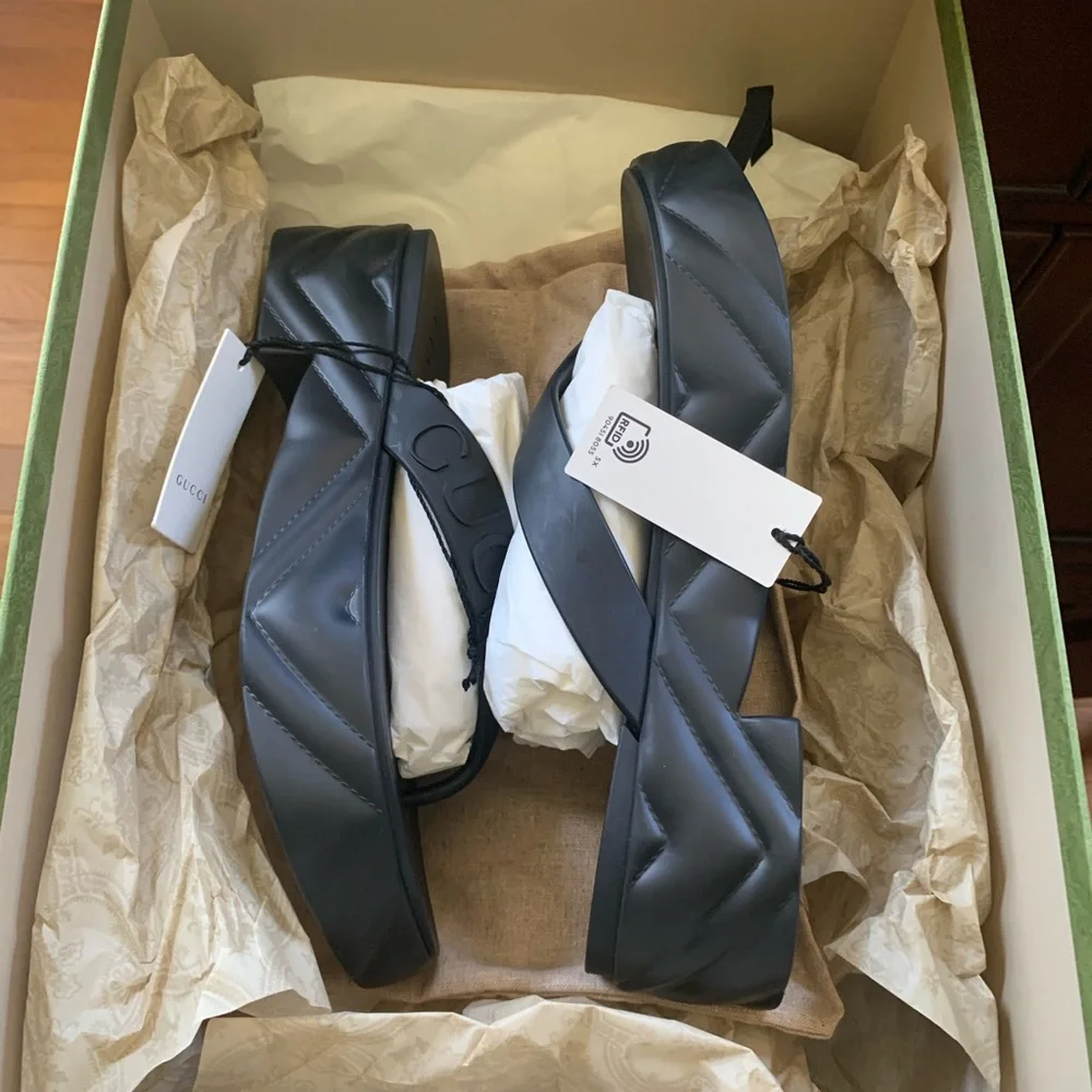 Gucci platform (marmont) style blk flip flops - Picture 3 of 5